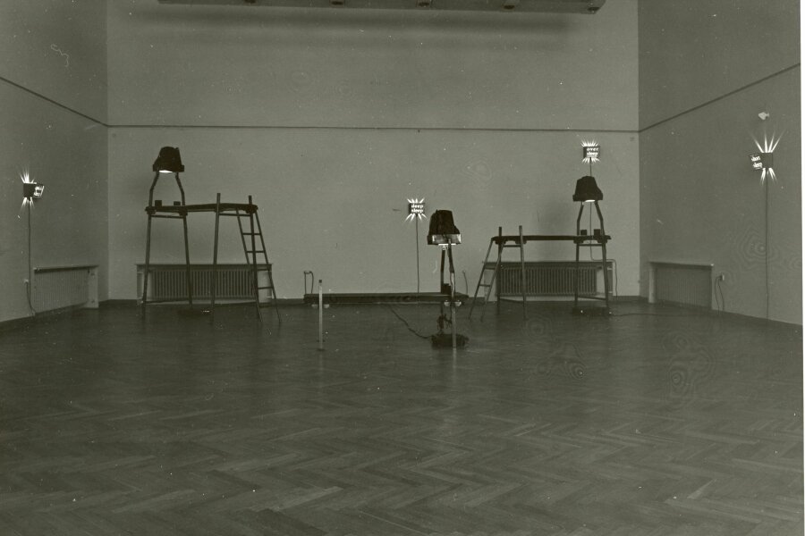 Muda Mathis, Co se to stalo s mými vlasy?, 1994, videoinstalace